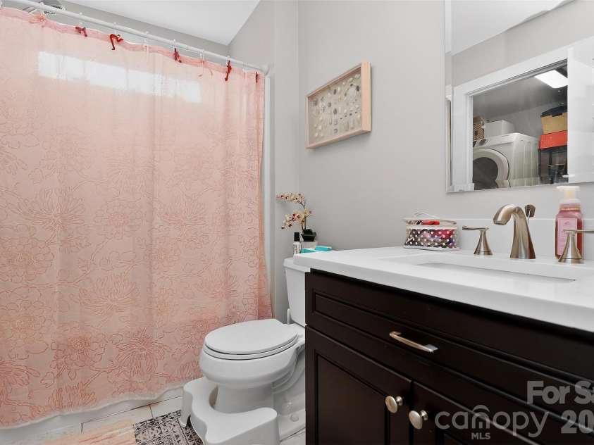 4231 Craig Avenue, Charlotte, NC 28211.  MLS# CAR4368270, YatesRealty ID 19798. 