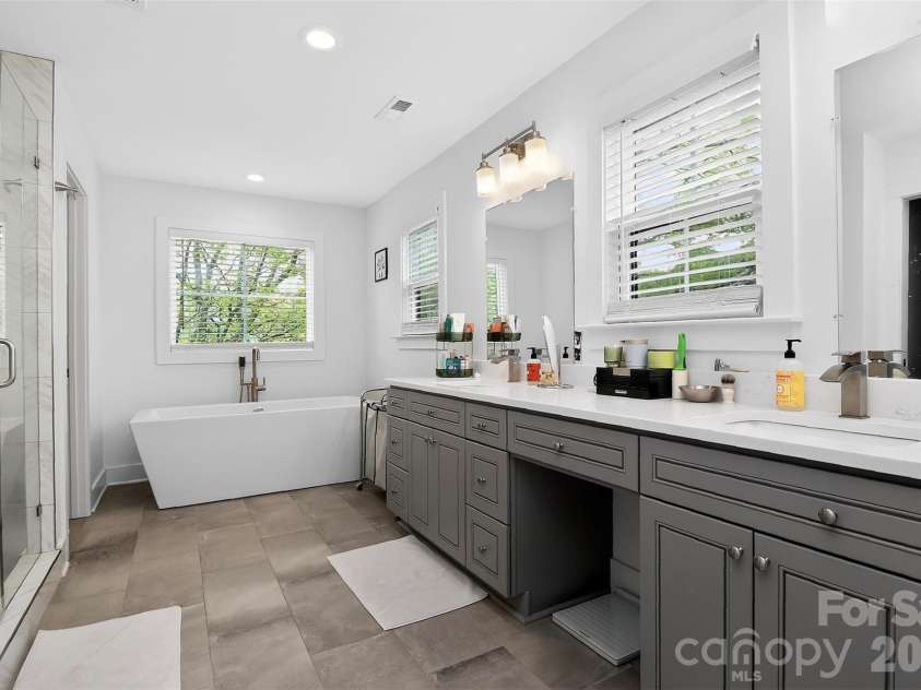 4231 Craig Avenue, Charlotte, NC 28211.  MLS# CAR4368270, YatesRealty ID 19798. 