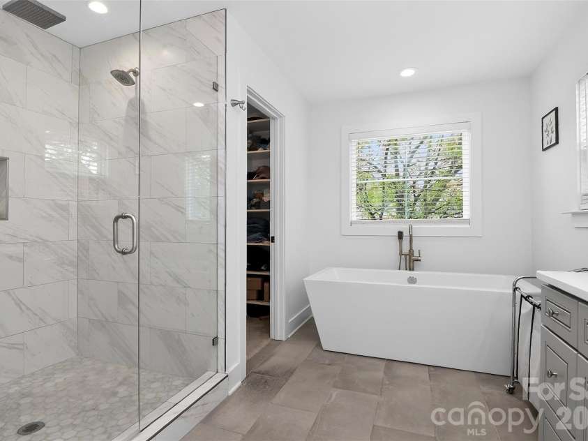 4231 Craig Avenue, Charlotte, NC 28211.  MLS# CAR4368270, YatesRealty ID 19798. 