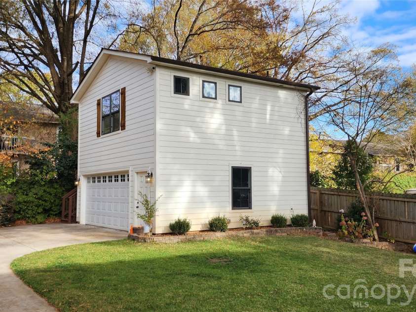 4231 Craig Avenue, Charlotte, NC 28211.  MLS# CAR4368270, YatesRealty ID 19798. 