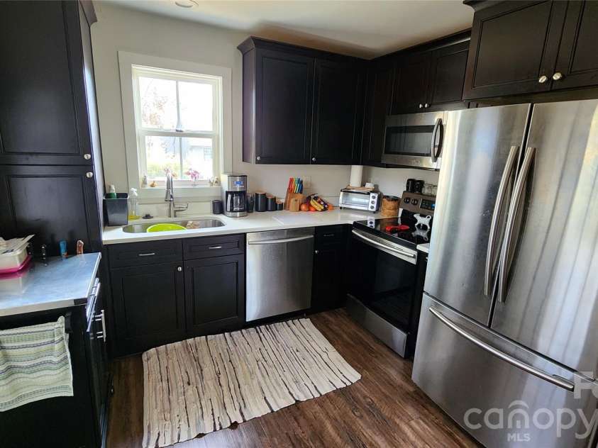 4231 Craig Avenue, Charlotte, NC 28211.  MLS# CAR4368270, YatesRealty ID 19798. 