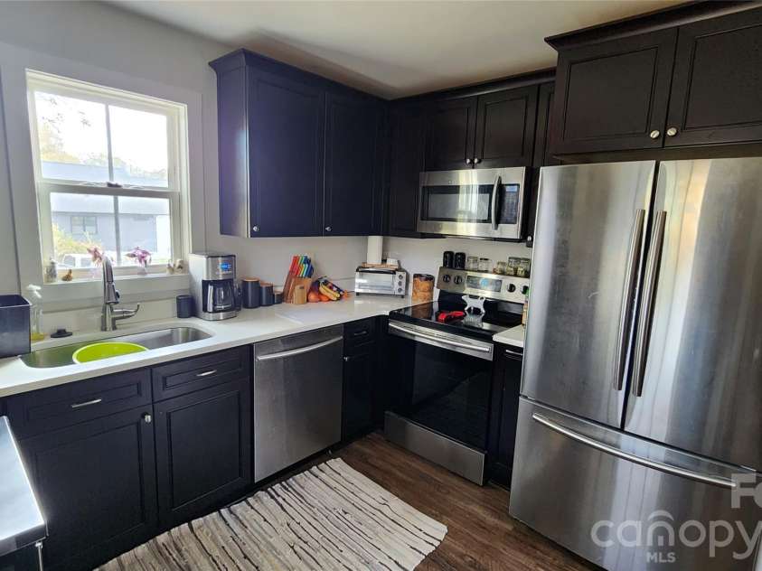 4231 Craig Avenue, Charlotte, NC 28211.  MLS# CAR4368270, YatesRealty ID 19798. 