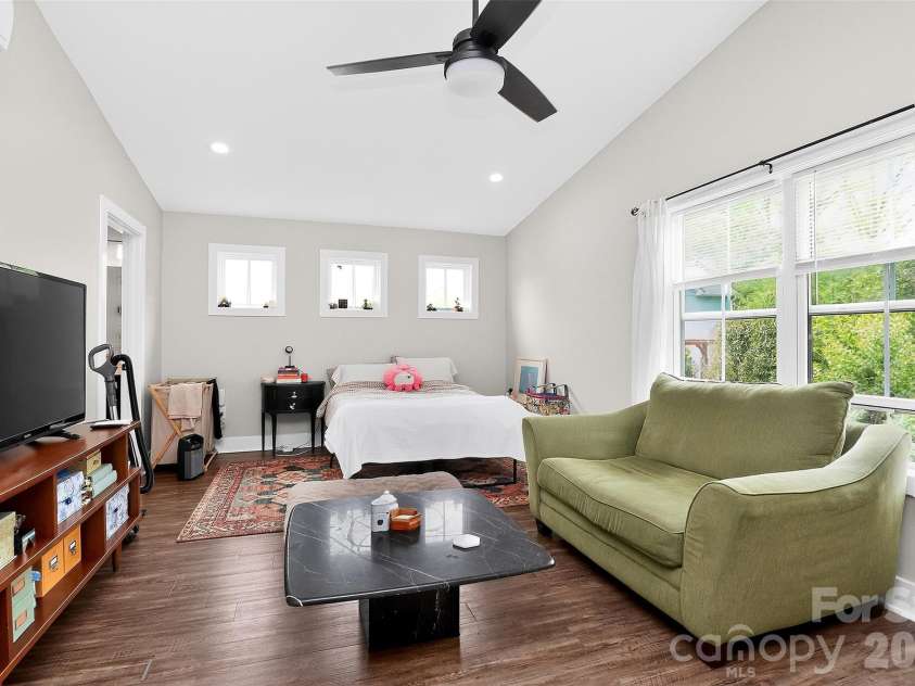 4231 Craig Avenue, Charlotte, NC 28211.  MLS# CAR4368270, YatesRealty ID 19798. 