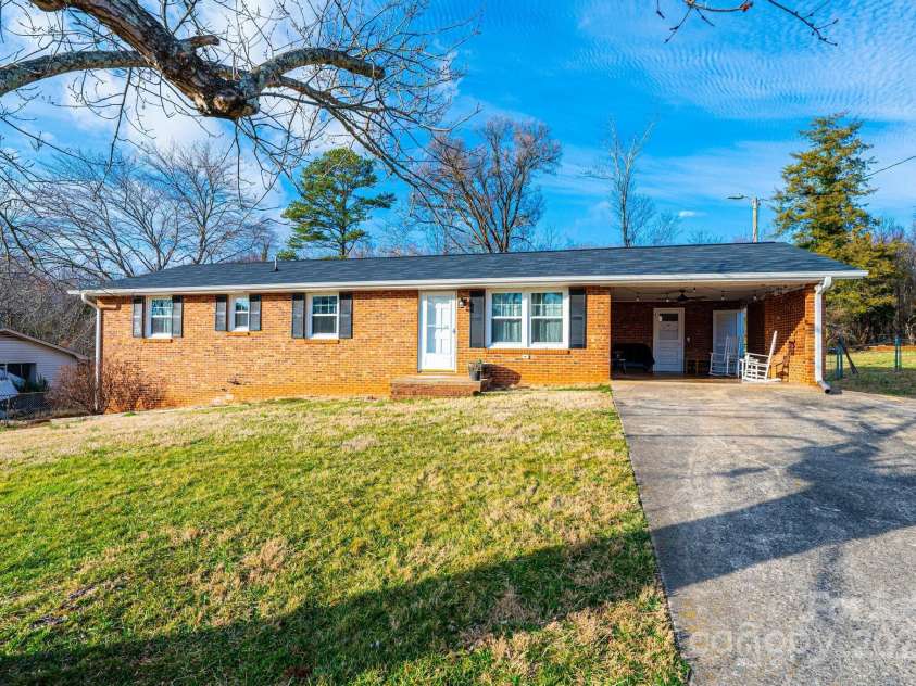 2745 33rd Avenue, Hickory, NC 28601.  MLS# CAR4219709, YatesRealty ID 19801. 