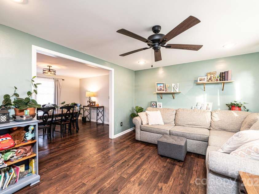 2745 33rd Avenue, Hickory, NC 28601.  MLS# CAR4219709, YatesRealty ID 19801. 