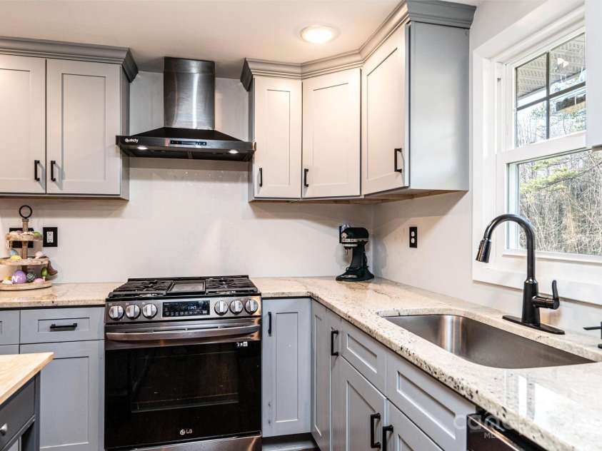 2745 33rd Avenue, Hickory, NC 28601.  MLS# CAR4219709, YatesRealty ID 19801. 