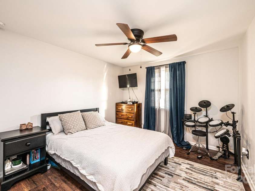 2745 33rd Avenue, Hickory, NC 28601.  MLS# CAR4219709, YatesRealty ID 19801. 