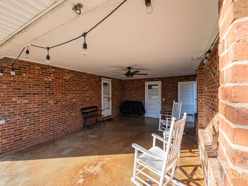 2745 33rd Avenue, Hickory, NC 28601.  MLS# CAR4219709, YatesRealty ID 19801. 