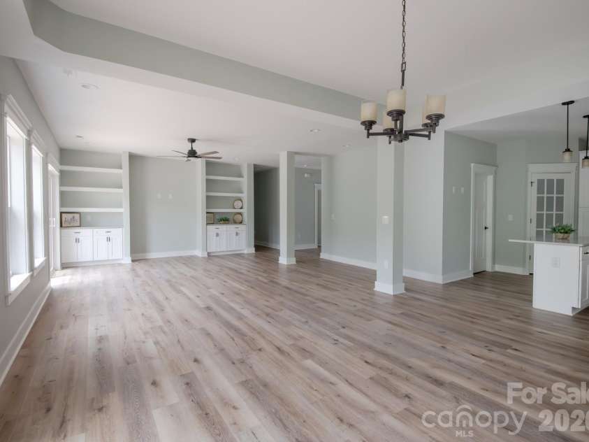 45 Gash Cove Road, Hendersonville, NC 28791.  MLS# CAR4379415, YatesRealty ID 19801. 