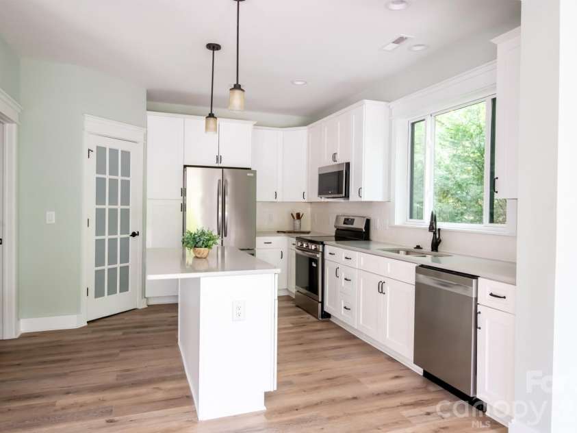 45 Gash Cove Road, Hendersonville, NC 28791.  MLS# CAR4379415, YatesRealty ID 19801. 
