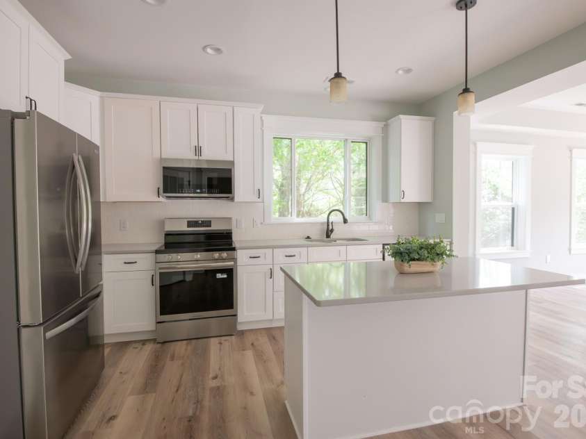 45 Gash Cove Road, Hendersonville, NC 28791.  MLS# CAR4379415, YatesRealty ID 19801. 
