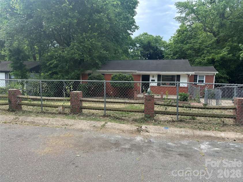1103 Lewiston Avenue, Charlotte, NC 28208.  MLS# CAR4378927, YatesRealty ID 19802. 
