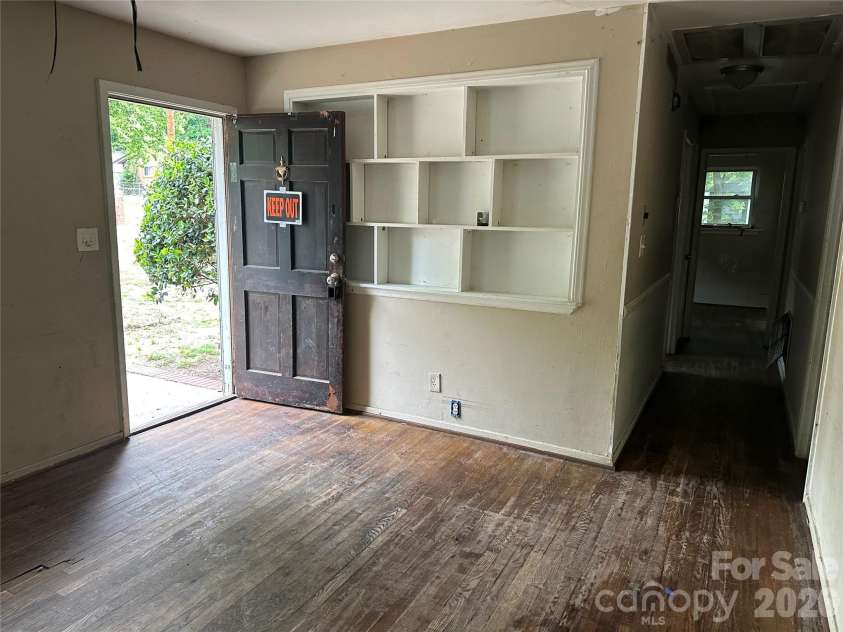 1103 Lewiston Avenue, Charlotte, NC 28208.  MLS# CAR4378927, YatesRealty ID 19802. 