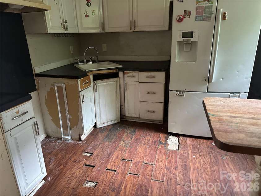 1103 Lewiston Avenue, Charlotte, NC 28208.  MLS# CAR4378927, YatesRealty ID 19802. 