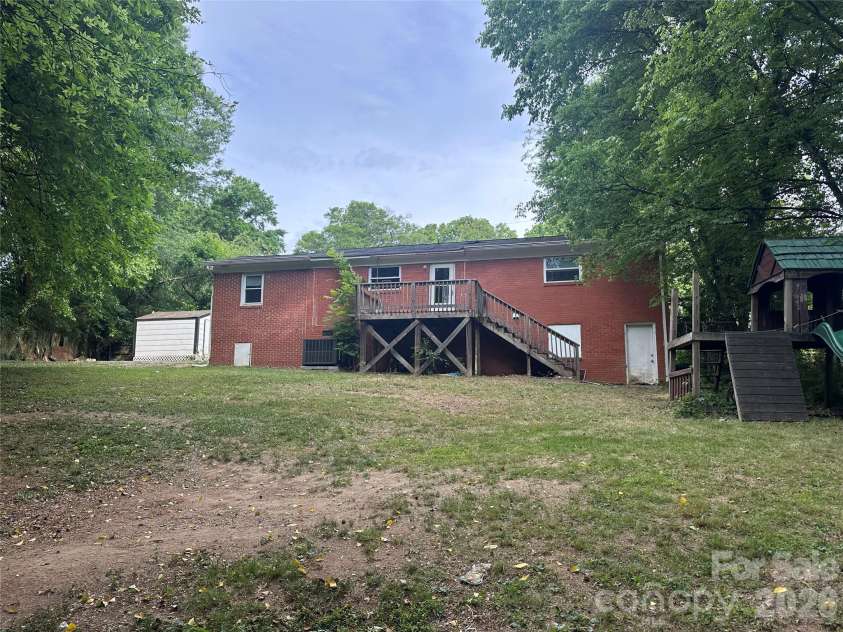 1103 Lewiston Avenue, Charlotte, NC 28208.  MLS# CAR4378927, YatesRealty ID 19802. 