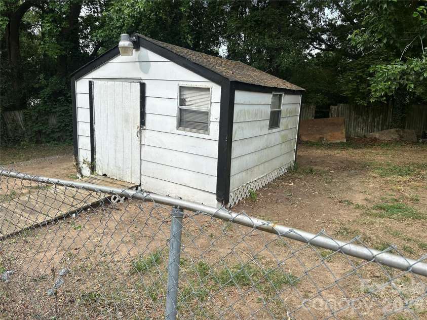 1103 Lewiston Avenue, Charlotte, NC 28208.  MLS# CAR4378927, YatesRealty ID 19802. 