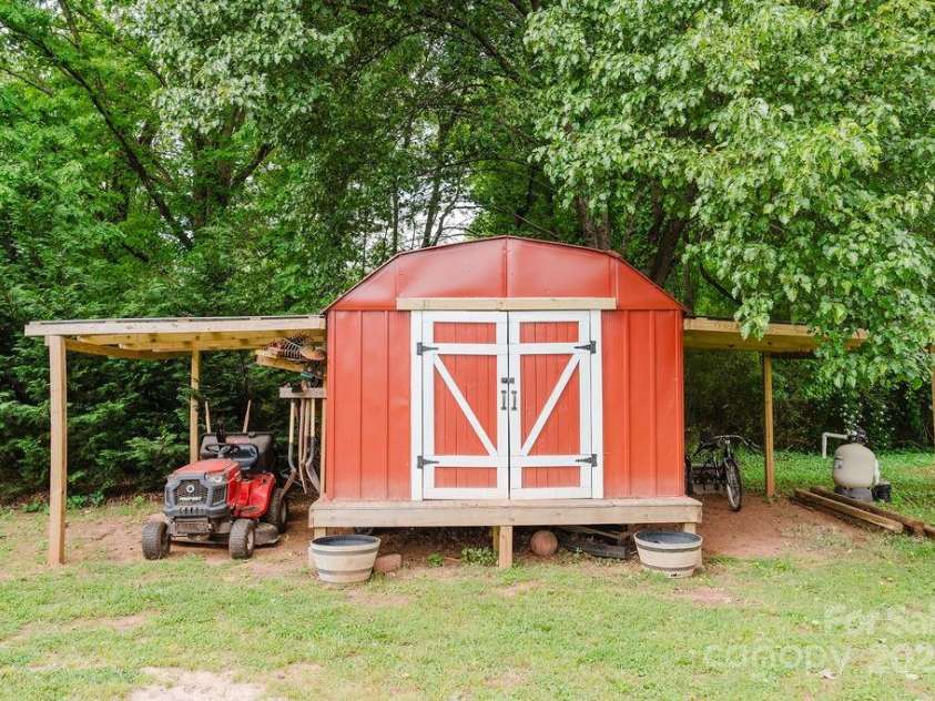 18 Shannon Court, Newton, NC 28658.  MLS# CAR4251262, YatesRealty ID 19802. 