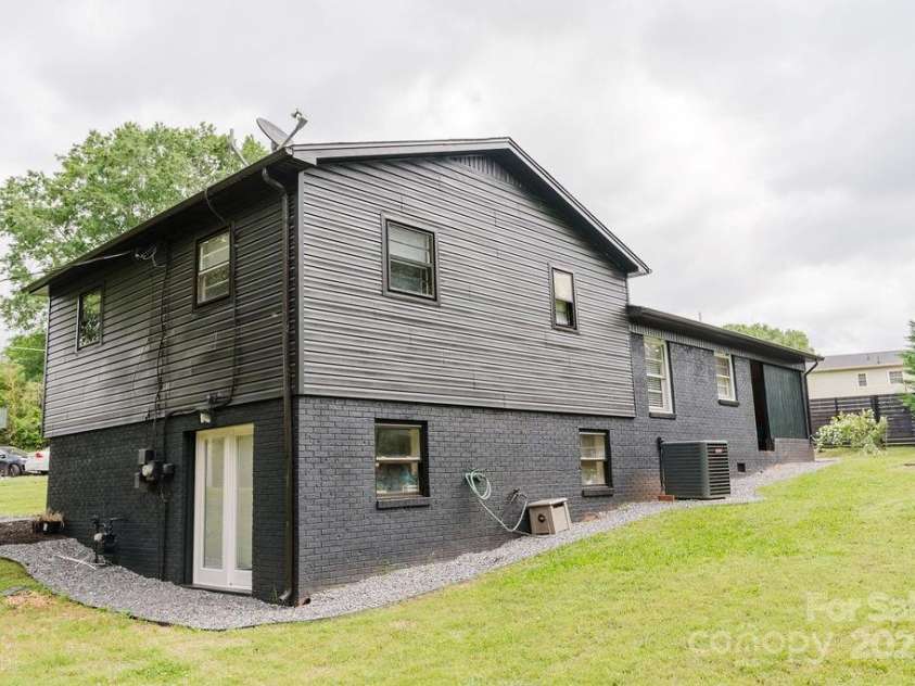 18 Shannon Court, Newton, NC 28658.  MLS# CAR4251262, YatesRealty ID 19802. 