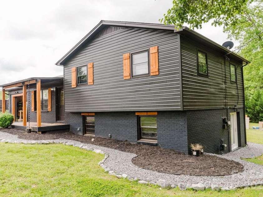 18 Shannon Court, Newton, NC 28658.  MLS# CAR4251262, YatesRealty ID 19802. 