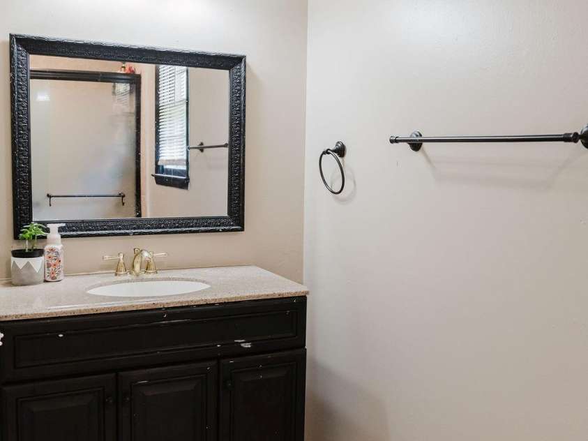 18 Shannon Court, Newton, NC 28658.  MLS# CAR4251262, YatesRealty ID 19802. Bathroom