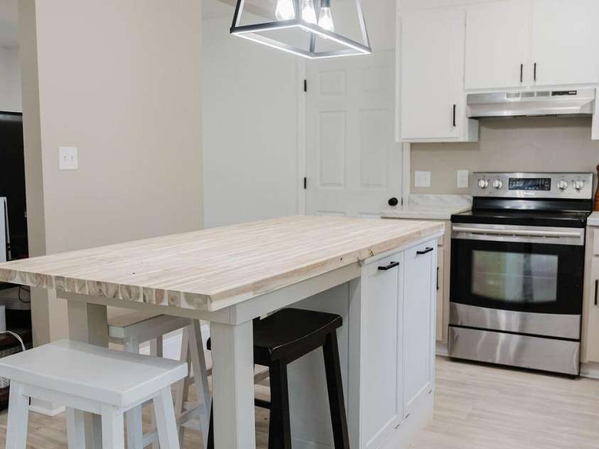 18 Shannon Court, Newton, NC 28658.  MLS# CAR4251262, YatesRealty ID 19802. Kitchen