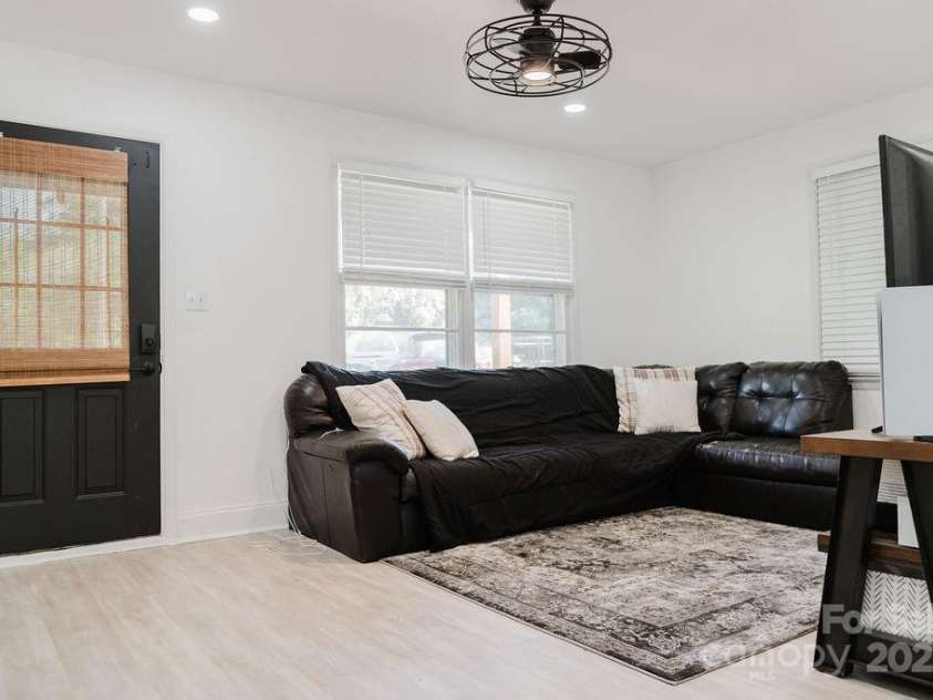 18 Shannon Court, Newton, NC 28658.  MLS# CAR4251262, YatesRealty ID 19802. Living Room