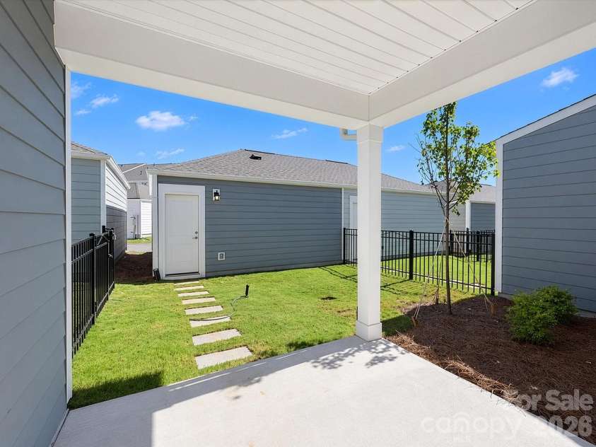 10032 Mamillion Drive, Huntersville, NC 28078.  MLS# CAR4379711, YatesRealty ID 19803. 