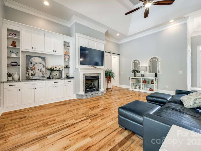 1012 Ledge Wood Lane, Clover, SC 29710.  MLS# CAR4239136, YatesRealty ID 19803. 