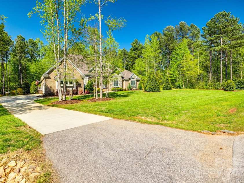 1012 Ledge Wood Lane, Clover, SC 29710.  MLS# CAR4239136, YatesRealty ID 19803. 