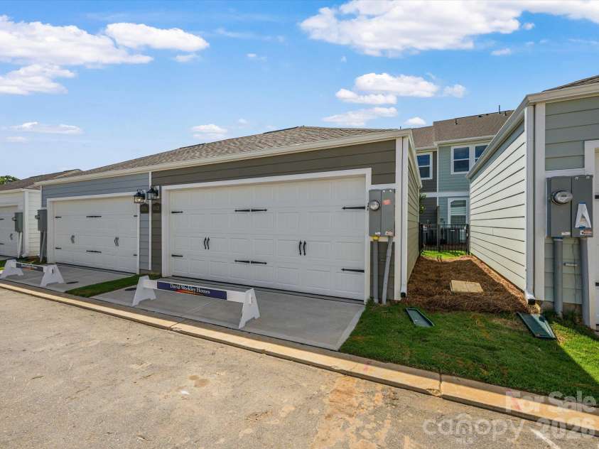 10028 Mamillion Drive, Huntersville, NC 28078.  MLS# CAR4379718, YatesRealty ID 19804. 