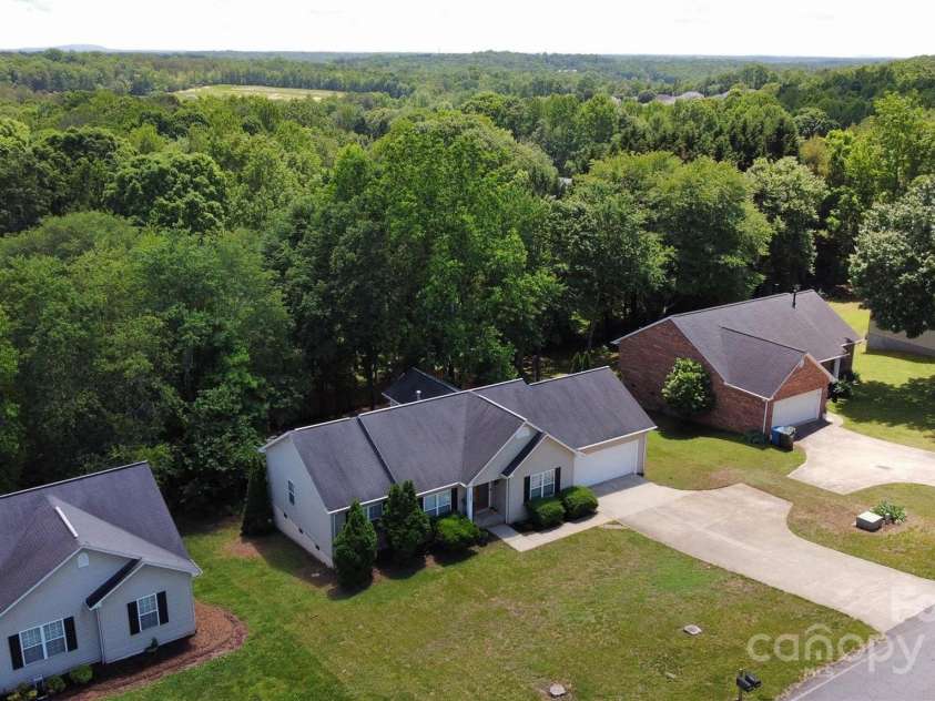 1657 6th Street, Hickory, NC 28602.  MLS# CAR4254973, YatesRealty ID 19804. 