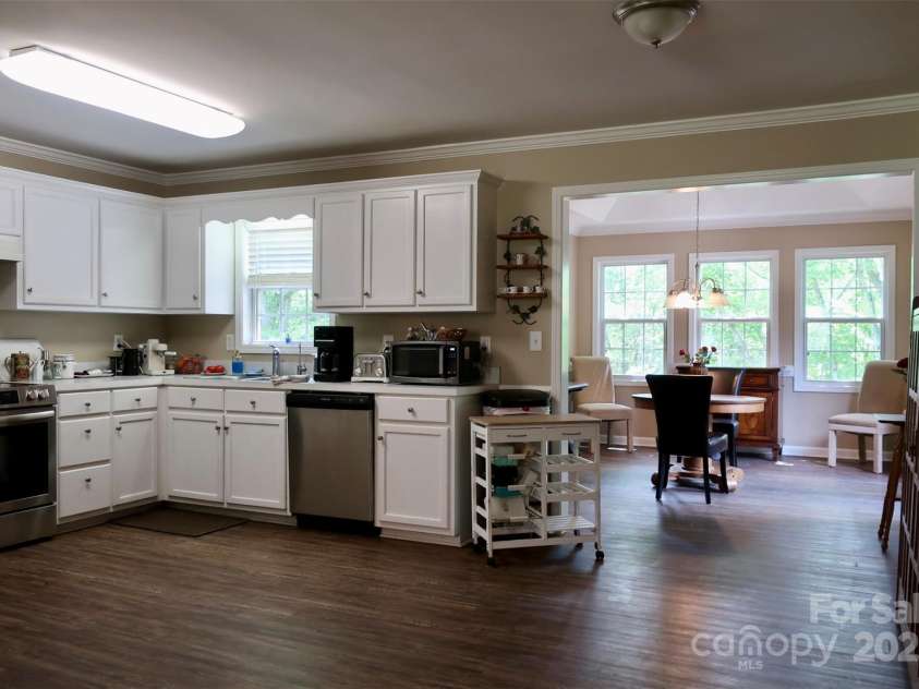 1657 6th Street, Hickory, NC 28602.  MLS# CAR4254973, YatesRealty ID 19804. 