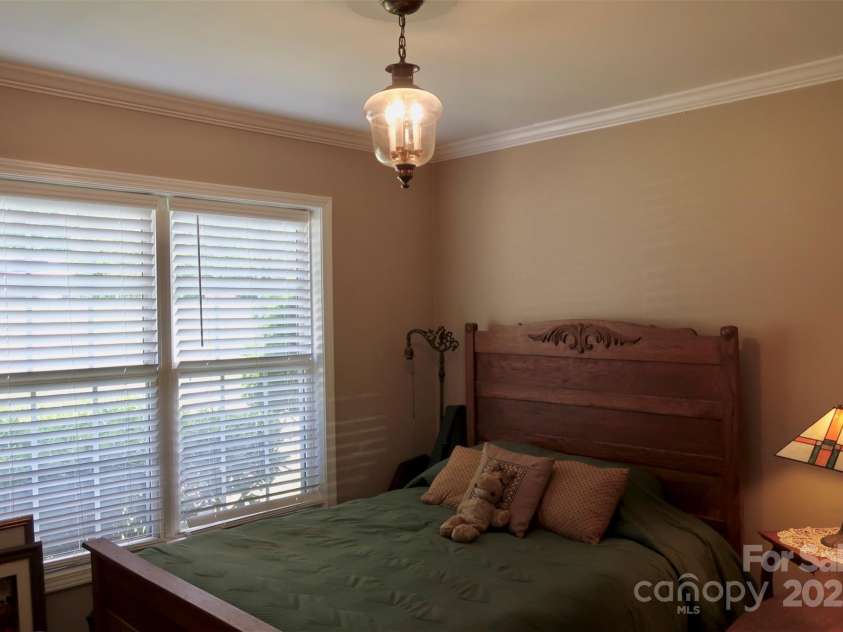 1657 6th Street, Hickory, NC 28602.  MLS# CAR4254973, YatesRealty ID 19804. 