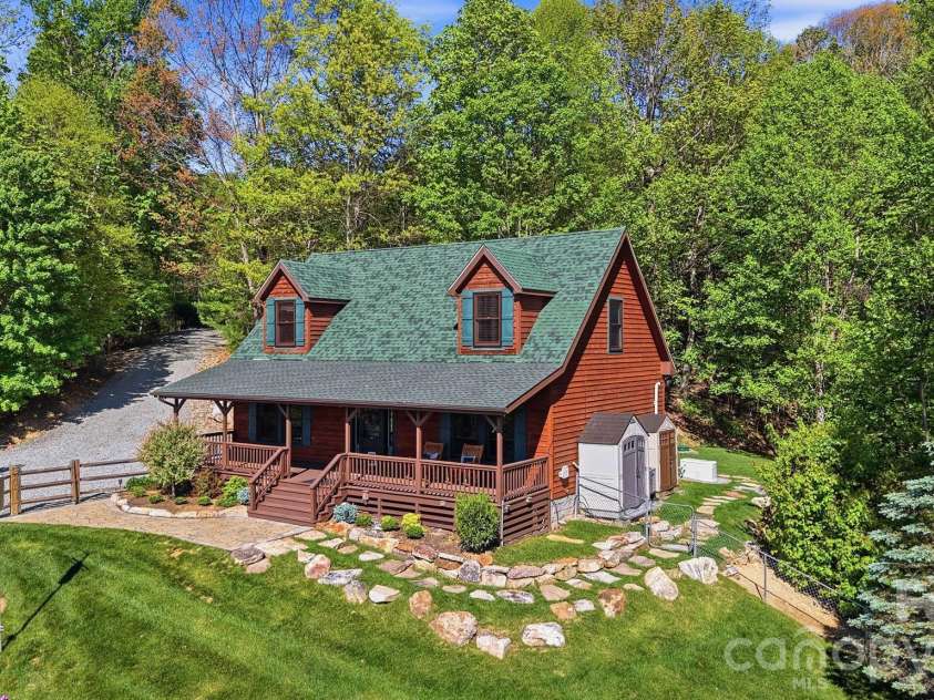 394 Hummingbird Lane, Elk Park, NC 28622.  MLS# CAR4376950, YatesRealty ID 19805. 