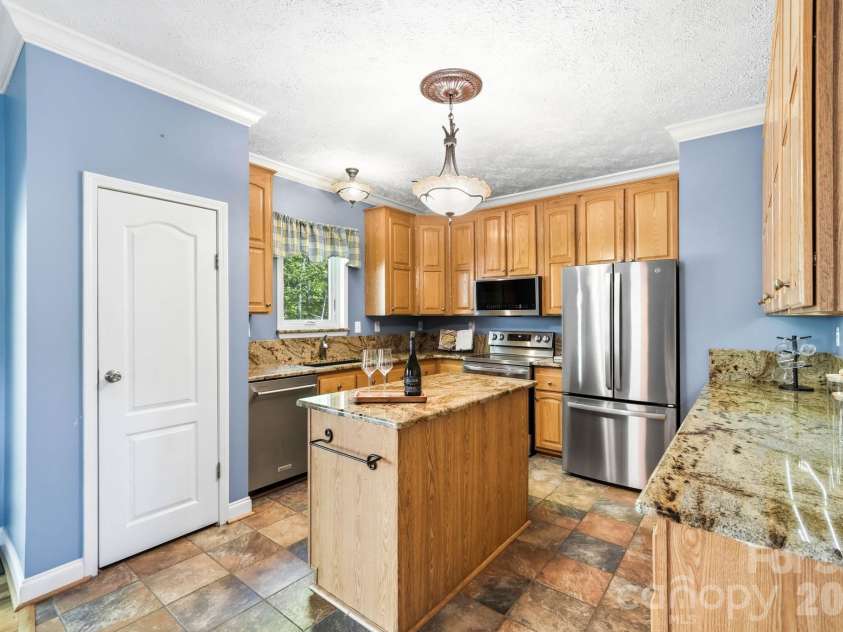 394 Hummingbird Lane, Elk Park, NC 28622.  MLS# CAR4376950, YatesRealty ID 19805. 