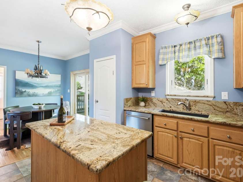 394 Hummingbird Lane, Elk Park, NC 28622.  MLS# CAR4376950, YatesRealty ID 19805. 