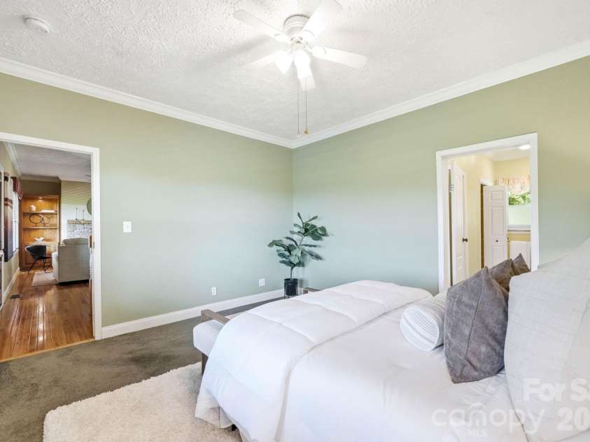 394 Hummingbird Lane, Elk Park, NC 28622.  MLS# CAR4376950, YatesRealty ID 19805. 