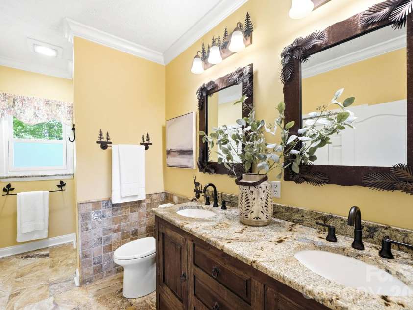 394 Hummingbird Lane, Elk Park, NC 28622.  MLS# CAR4376950, YatesRealty ID 19805. 