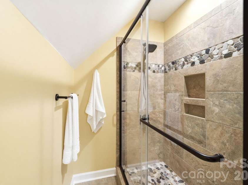 394 Hummingbird Lane, Elk Park, NC 28622.  MLS# CAR4376950, YatesRealty ID 19805. 