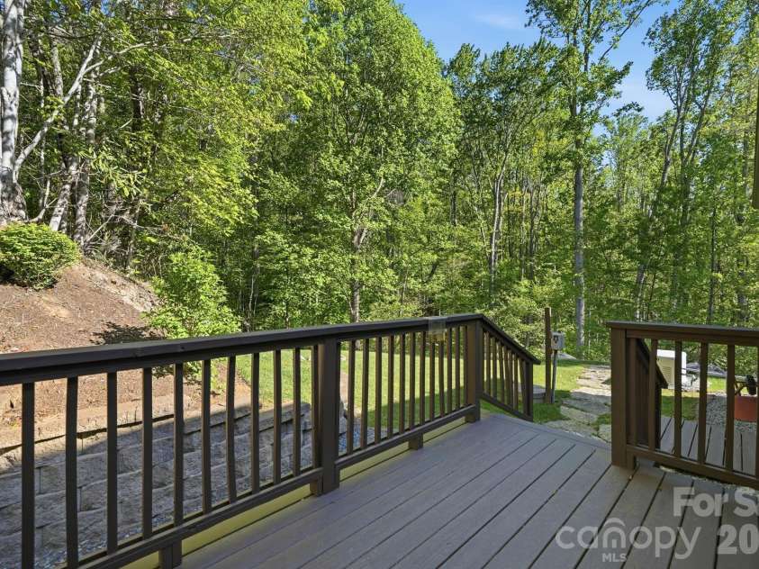 394 Hummingbird Lane, Elk Park, NC 28622.  MLS# CAR4376950, YatesRealty ID 19805. 