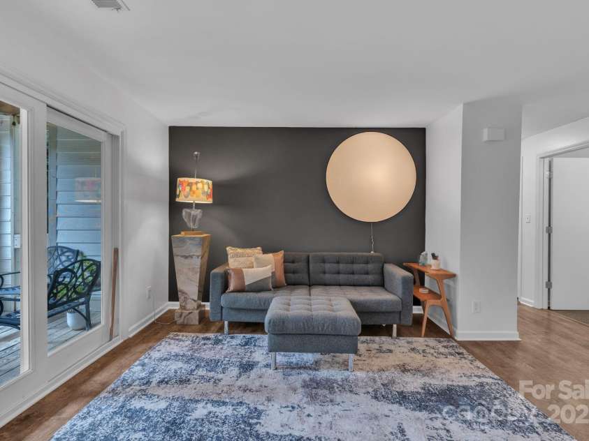 1052 Churchill Downs Court, Charlotte, NC 28211.  MLS# CAR4292436, YatesRealty ID 19806. 
