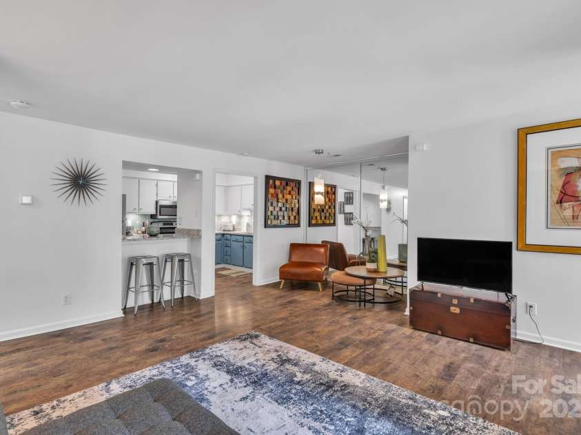 1052 Churchill Downs Court, Charlotte, NC 28211.  MLS# CAR4292436, YatesRealty ID 19806. 