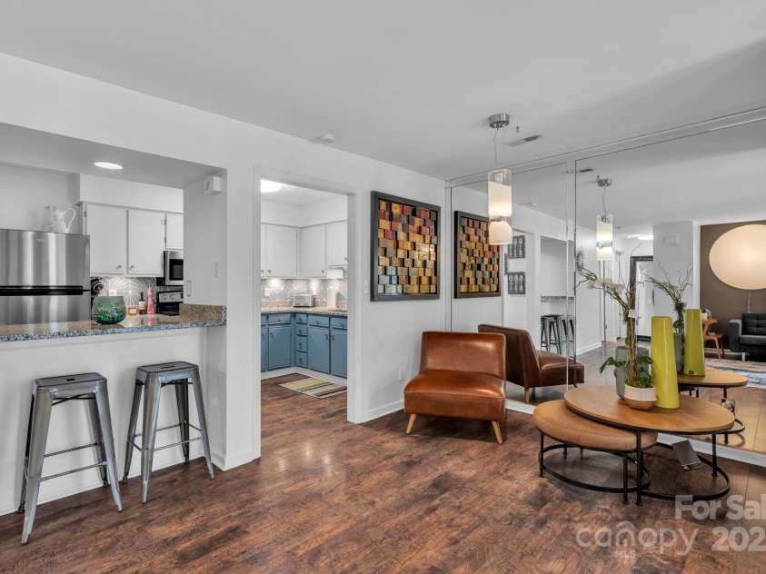 1052 Churchill Downs Court, Charlotte, NC 28211.  MLS# CAR4292436, YatesRealty ID 19806. 