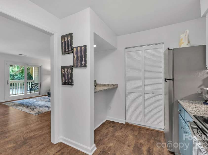 1052 Churchill Downs Court, Charlotte, NC 28211.  MLS# CAR4292436, YatesRealty ID 19806. 