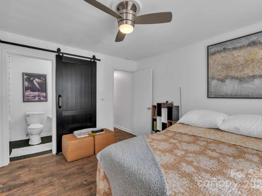 1052 Churchill Downs Court, Charlotte, NC 28211.  MLS# CAR4292436, YatesRealty ID 19806. 