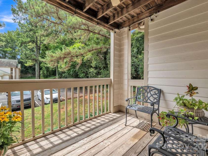 1052 Churchill Downs Court, Charlotte, NC 28211.  MLS# CAR4292436, YatesRealty ID 19806. 