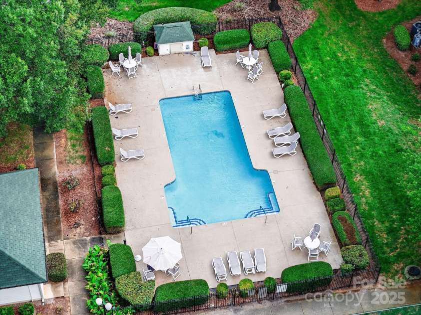 1052 Churchill Downs Court, Charlotte, NC 28211.  MLS# CAR4292436, YatesRealty ID 19806. 