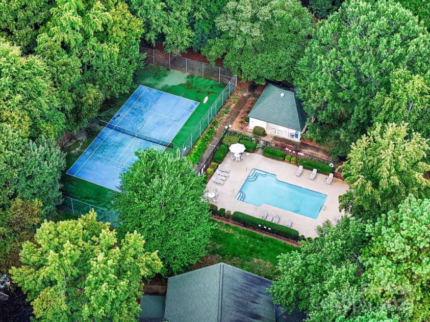 1052 Churchill Downs Court, Charlotte, NC 28211.  MLS# CAR4292436, YatesRealty ID 19806. 