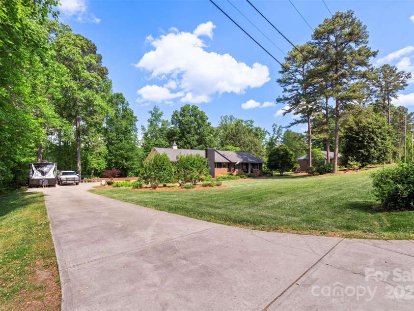 530 Bonita Drive, Landis, NC 28088.  MLS# CAR4252058, YatesRealty ID 19807. 