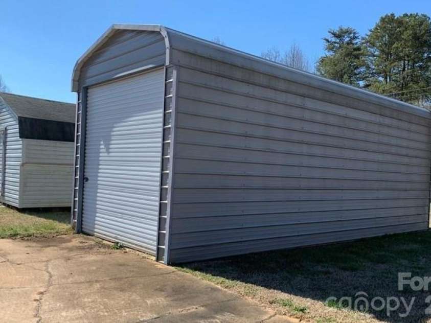 105 Fox Fire Run, Gastonia, NC 28052.  MLS# CAR4378985, YatesRealty ID 19808. 